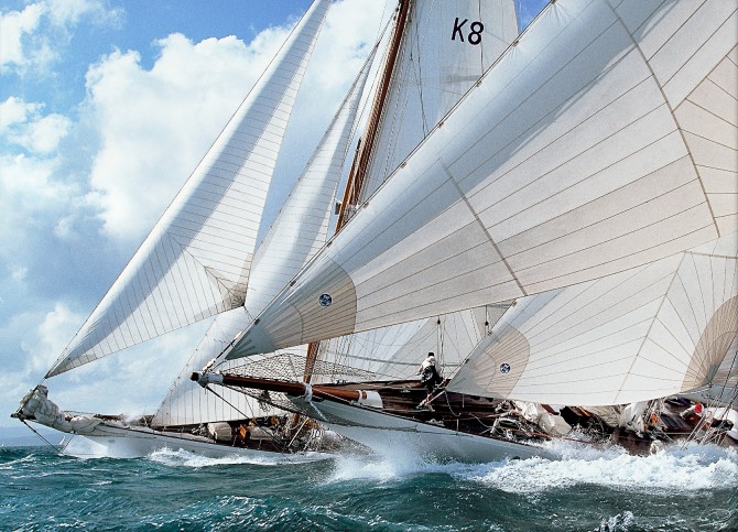 Photo Astra and Candida racing at the Nioulargue regatta par Philip Plisson