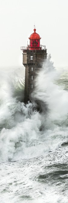 Photo The Jument lighthouse, Finistère, Brittany par Philip Plisson