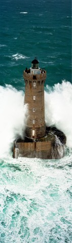 Photo Wave on the Four lighthouse, Finistère, Brittany par Philip Plisson
