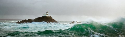 Photo Tévennec lighthouse, Finistère, Brittany par Philip Plisson