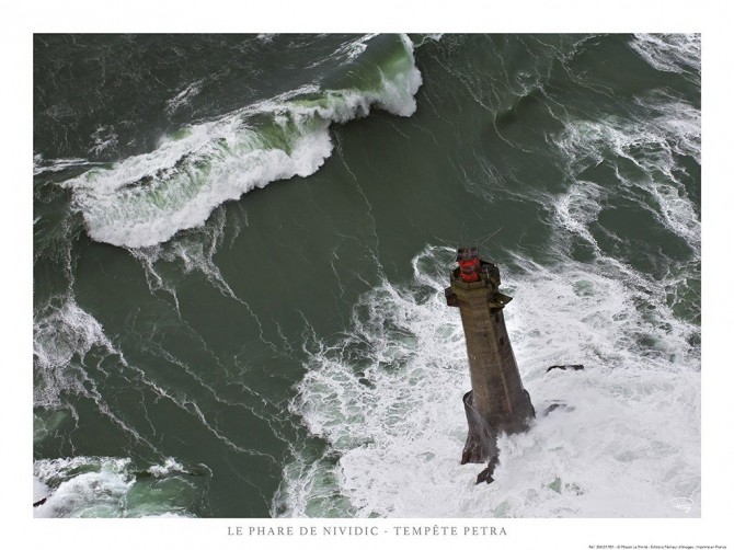 Photo Tempête sur le phare de Nividic, Ouessant, Bretagne par Philip Plisson