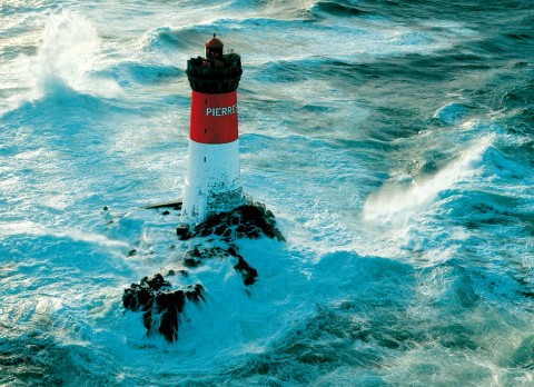 Photo Le phare des Pierres Noires dans le Finistère par Philip Plisson