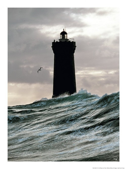 Photo A l'ombre du phare du Four, Finistère, Bretgane par Philip Plisson