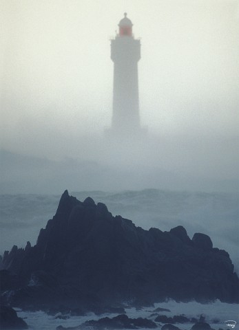 Photo Brume sur le phare de La Jument, Ouessant, Finistère par Philip Plisson