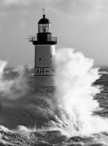 Photo Ar-Men lighthouse, in black and white par Guillaume Plisson