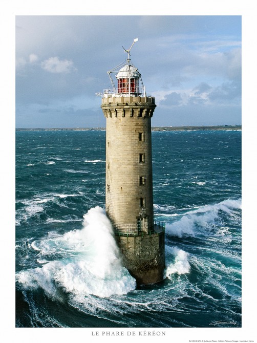 Photo Le phare de Kéréon entre les îles de Molène et de Ouessant, Bretagne par Guillaume Plisson