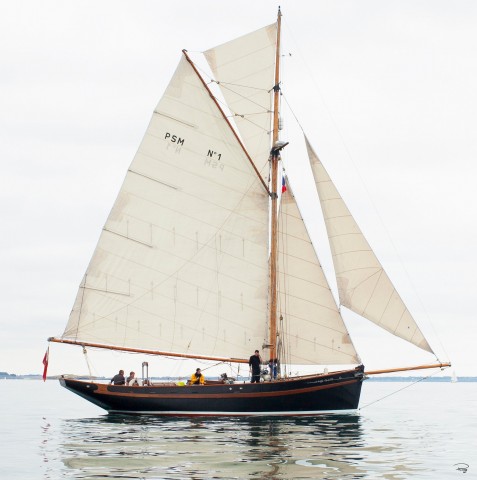 Photo Old gaffer, traditional sailing par Philip Plisson