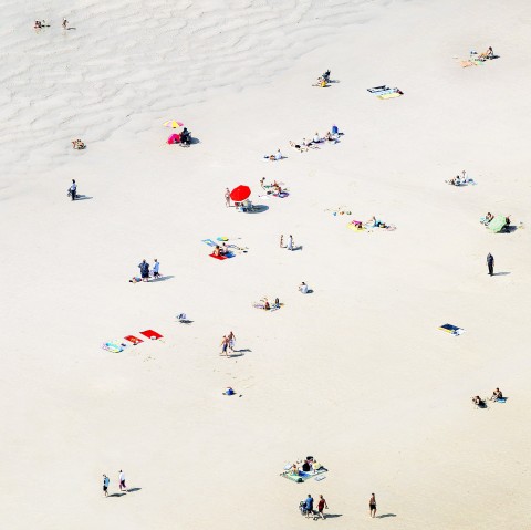 Photo Bain de soleil sur la plage par Philip Plisson