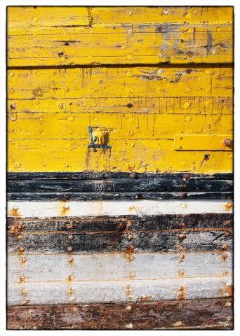 Photo Yellow boat hull par Philip Plisson