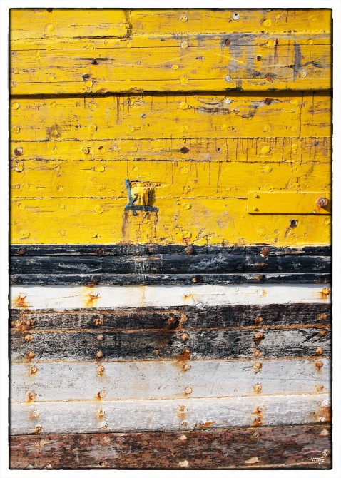 Photo Coque de bateau jaune par Philip Plisson