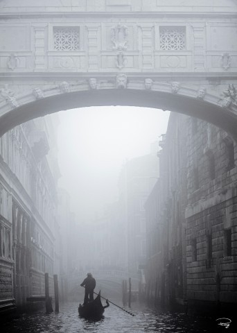 Photo Bridge of Sighs under the mist, Venice par Philip Plisson
