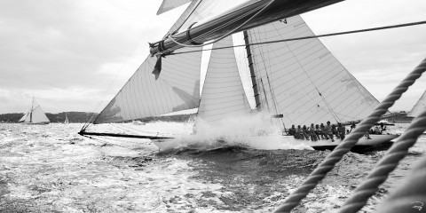 Photo Tuiga, crossing with Mariquita, classic yacht par Philip Plisson