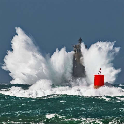 Photo Storm on the Four lighthouse, Finistère par Philip Plisson