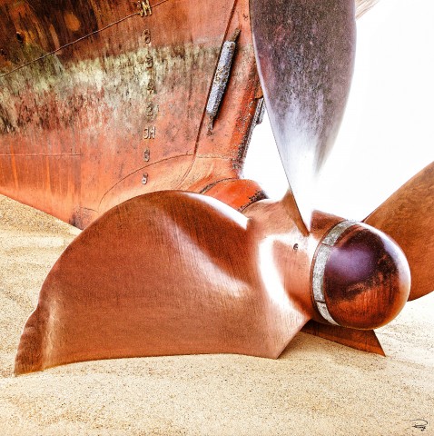 Photo Hélice sur le sable par Philip Plisson