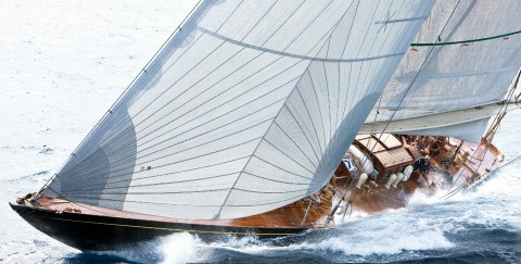 Photo Lined sails, classic yacht par Guillaume Plisson