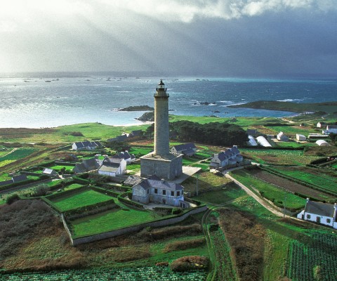 Photo The lighthouse on the island of Batz, Finistère, Brittany par Philip Plisson