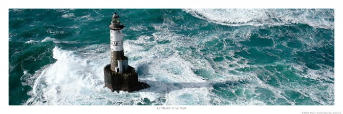 Photo Le phare d'Ar Men au large de l'île de Sein par Philip Plisson