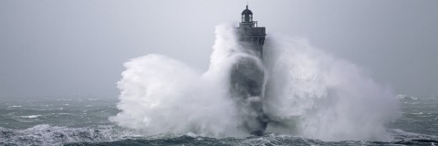 Photo Le phare du Four dans la tempête, Finistère par Guillaume Plisson