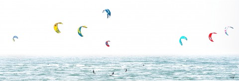 Photo Kite surfers on Men Du beach par Philip Plisson