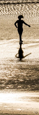 Photo Jeu d'ombre sur la plage par Philip Plisson
