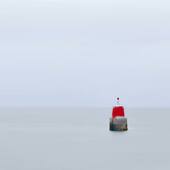 Balise rouge en baie de Quiberon by @phil_plisson 📸 
•
La pointe de Kerpenhir marque l'entrée du Golfe du Morbihan, avec le phare de Port Navalo. Cette petite balise rouge guide les marins dans ce passage très fréquenté, surtout en été ⛵️⚓️ 
•
•
#pecheurdimages #mer #balise #marins #bateau #borddemer #golfedumorbihan #bretagne #baiedequiberon #decoration #decorationinterieur #photographie #photo #philipplisson
